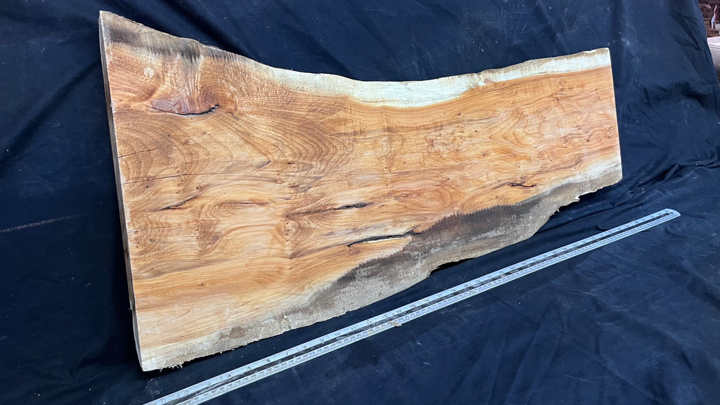 Hardwood yew, slab, board 925 L x 415 W x 47 D mm    (613)