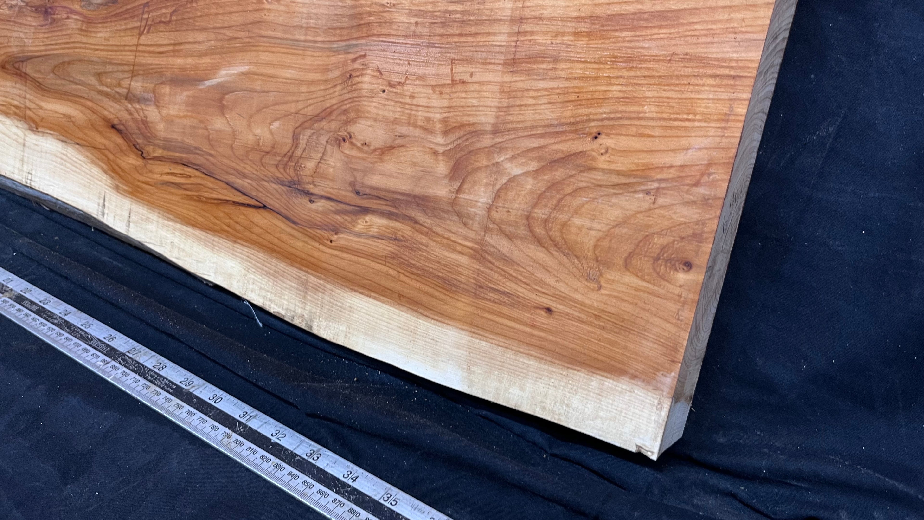 Hardwood yew, slab, board 1070 L x 322 W x 46 D mm    (614)