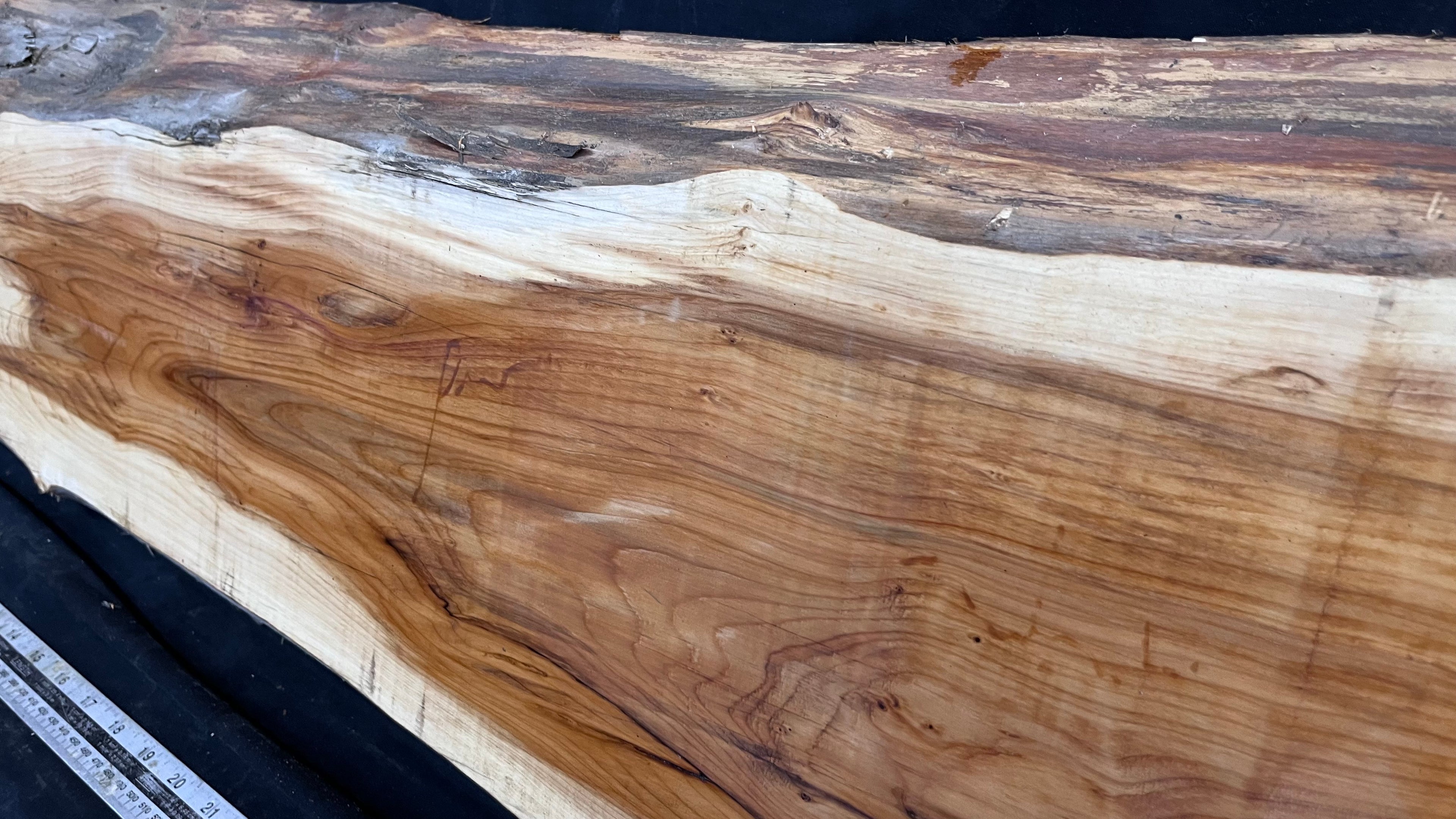 Hardwood yew, slab, board 1070 L x 322 W x 46 D mm    (614)