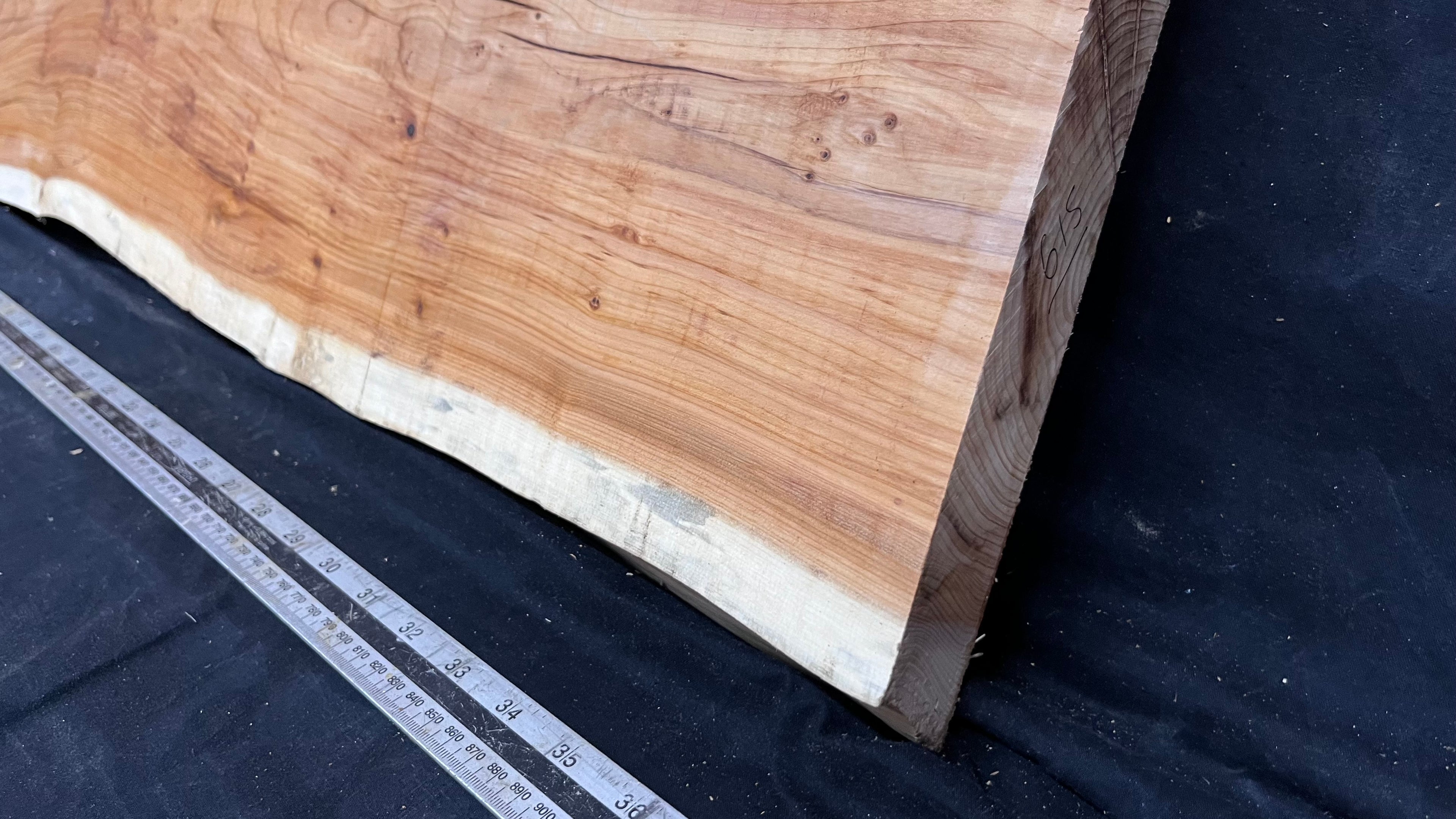 Hardwood yew, slab, board 1006 L x 388 W x 37 D mm    (615)