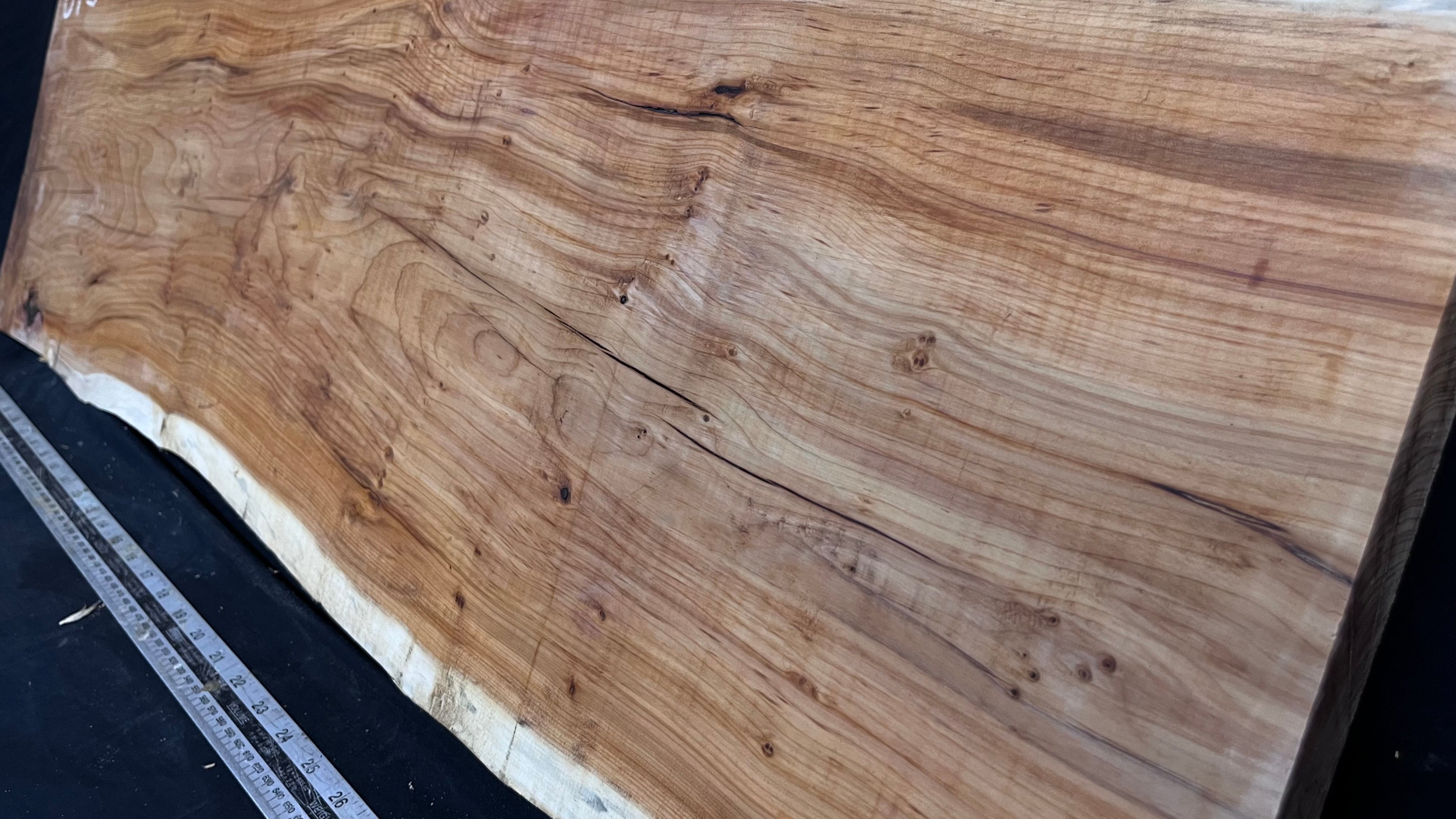 Hardwood yew, slab, board 1006 L x 388 W x 37 D mm    (615)