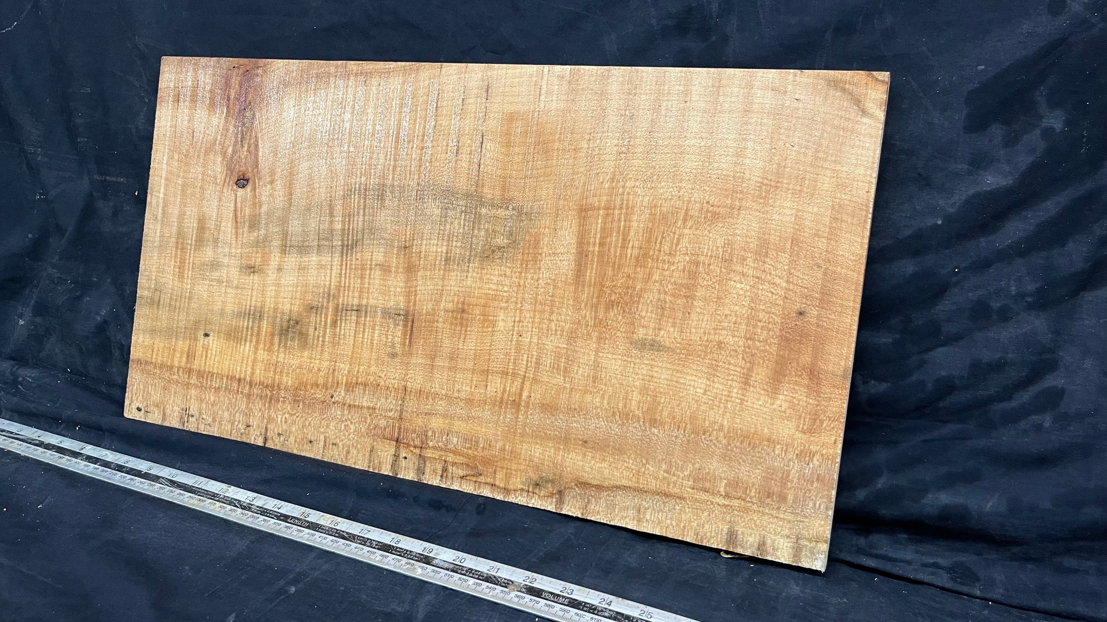 Rippled sycamore tone wood, guitar drop top 575 L x 306 W x 20 D mm     (629)