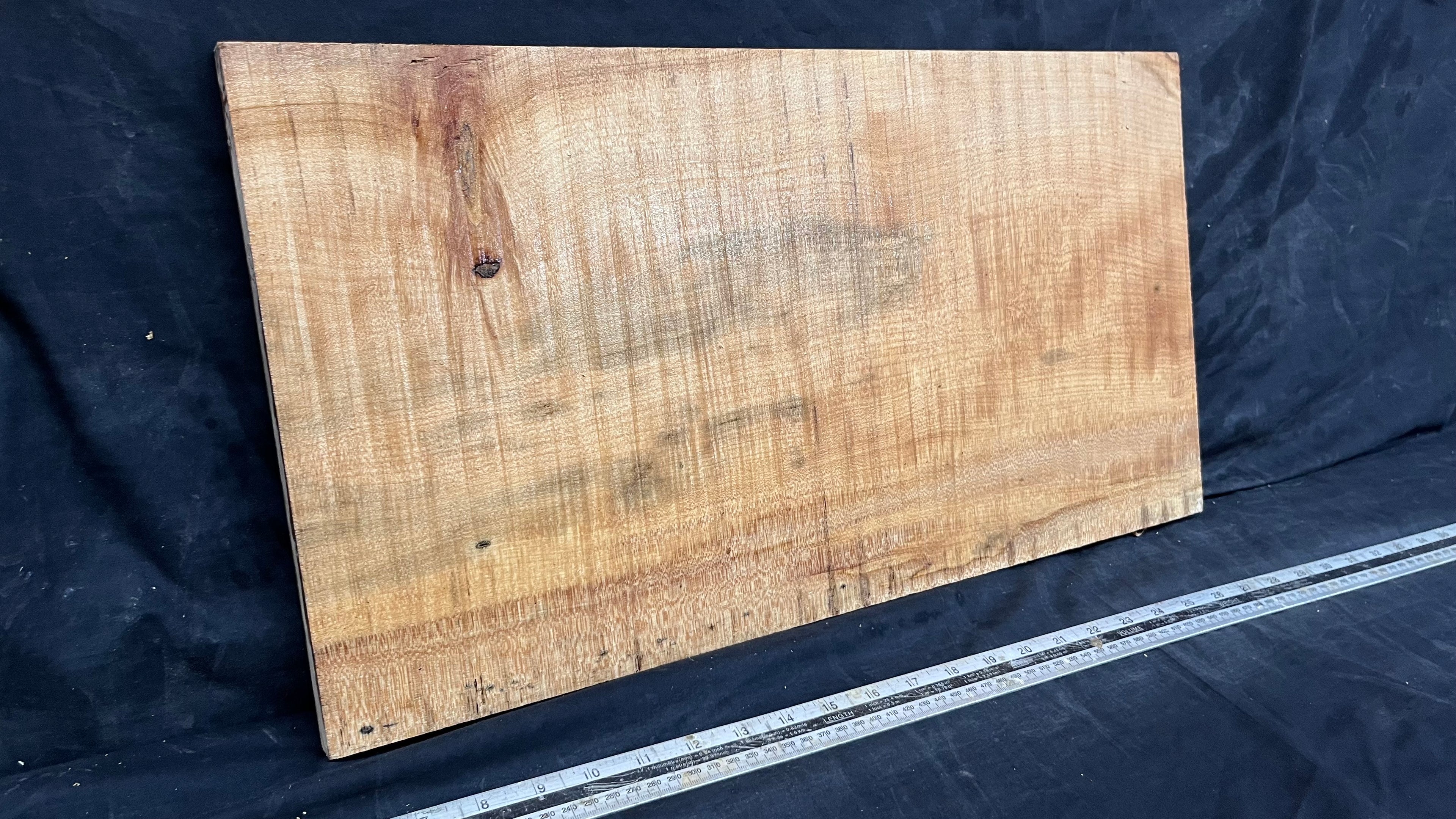 Rippled sycamore tone wood, guitar drop top 575 L x 306 W x 20 D mm     (629)