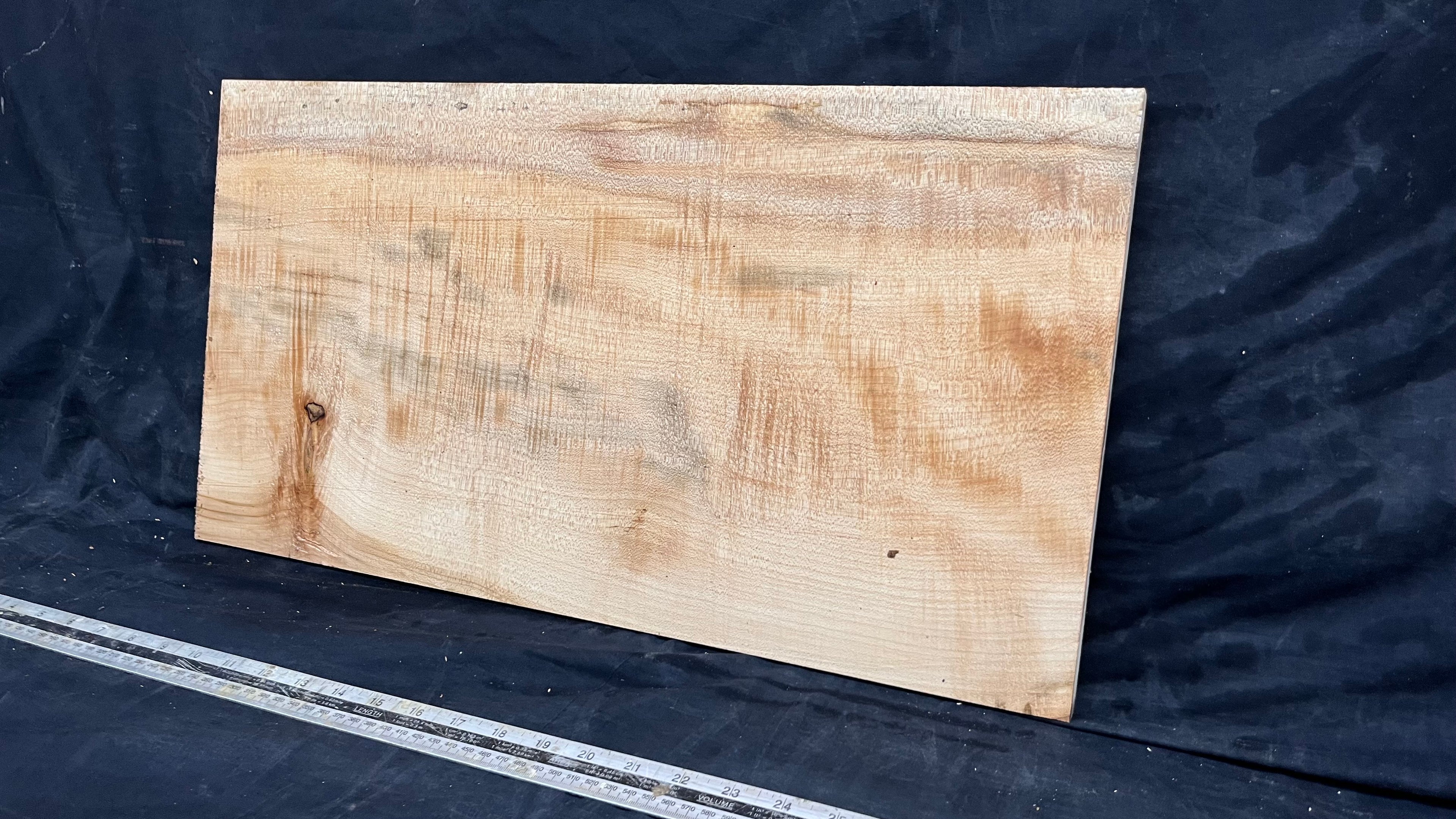 Rippled sycamore tone wood, guitar drop top 575 L x 306 W x 20 D mm     (631)
