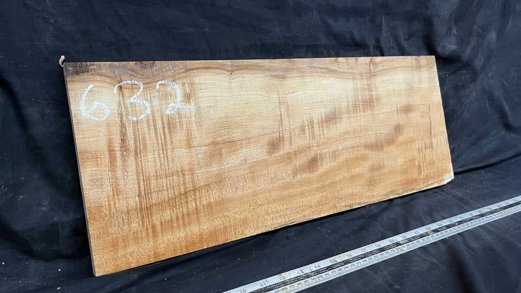 Rippled sycamore tone wood, guitar drop top 606 L x 229 W x 20 D mm     (632)