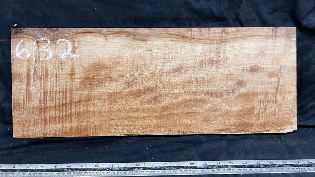 Rippled sycamore tone wood, guitar drop top 606 L x 229 W x 20 D mm     (632)