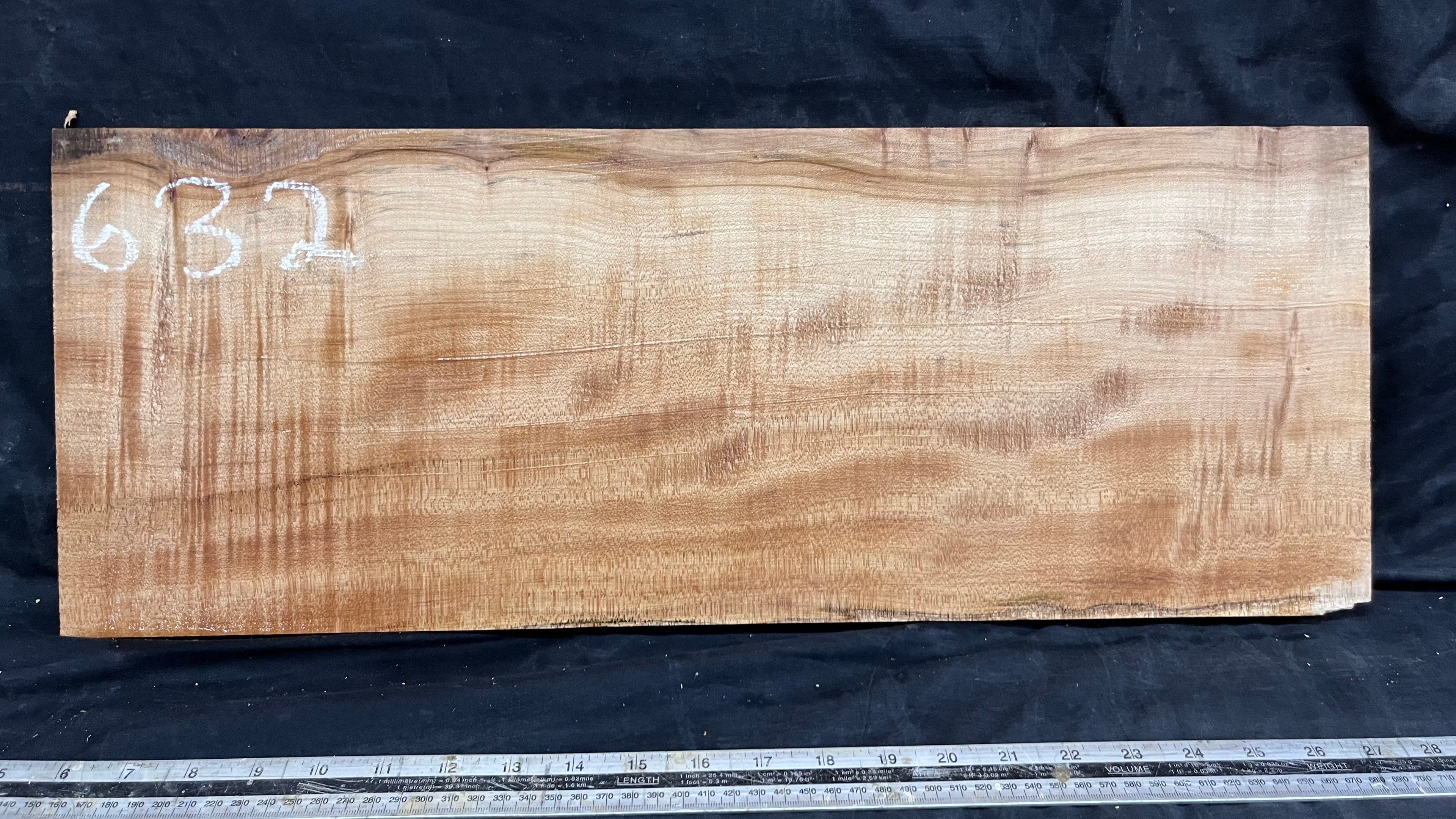 Rippled sycamore tone wood, guitar drop top 606 L x 229 W x 20 D mm     (632)