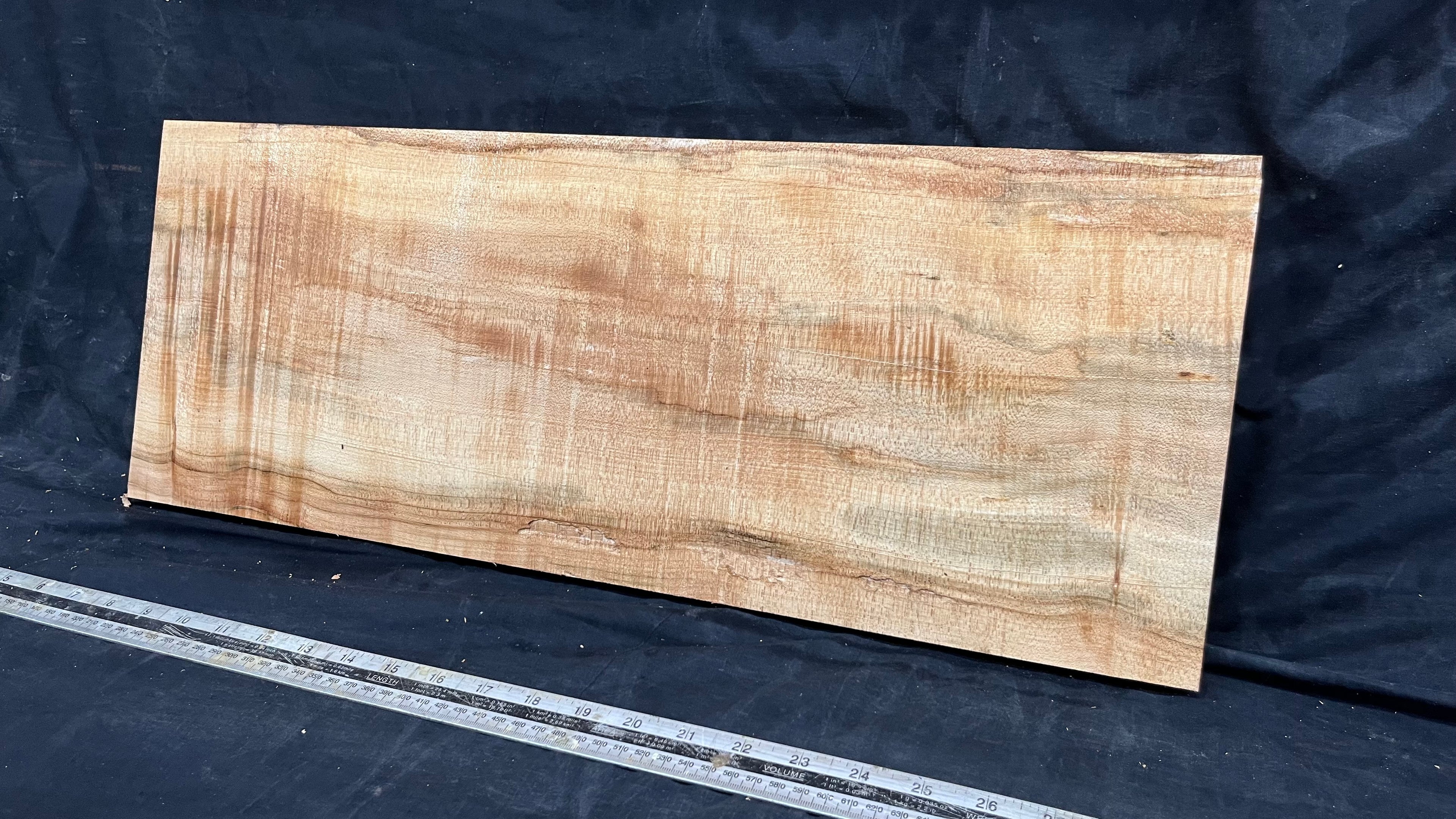 Rippled sycamore tone wood, guitar drop top 606 L x 229 W x 20 D mm     (632)