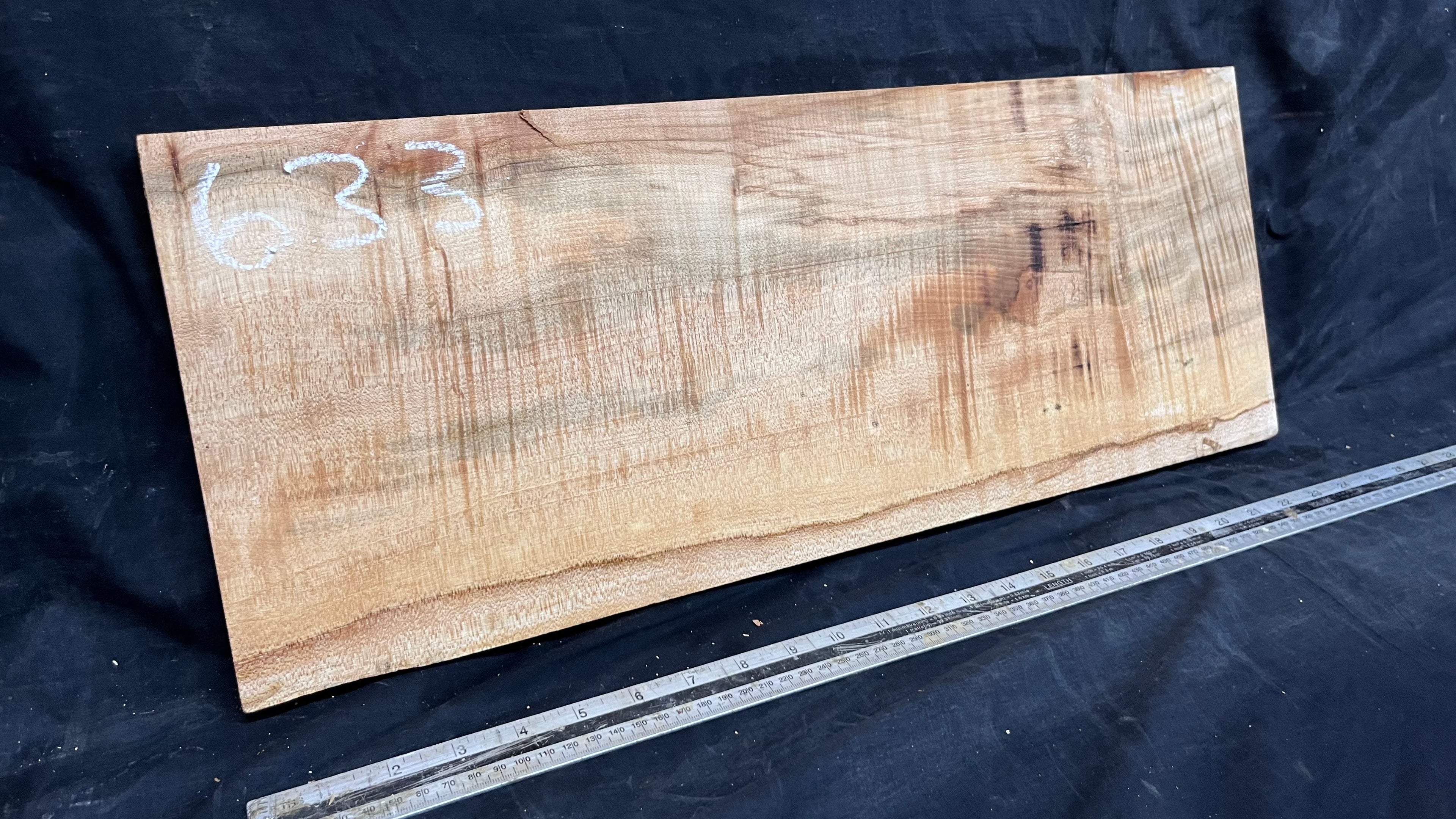 Rippled sycamore tone wood, guitar drop top 606 L x 231 W x 20 D mm     (633)
