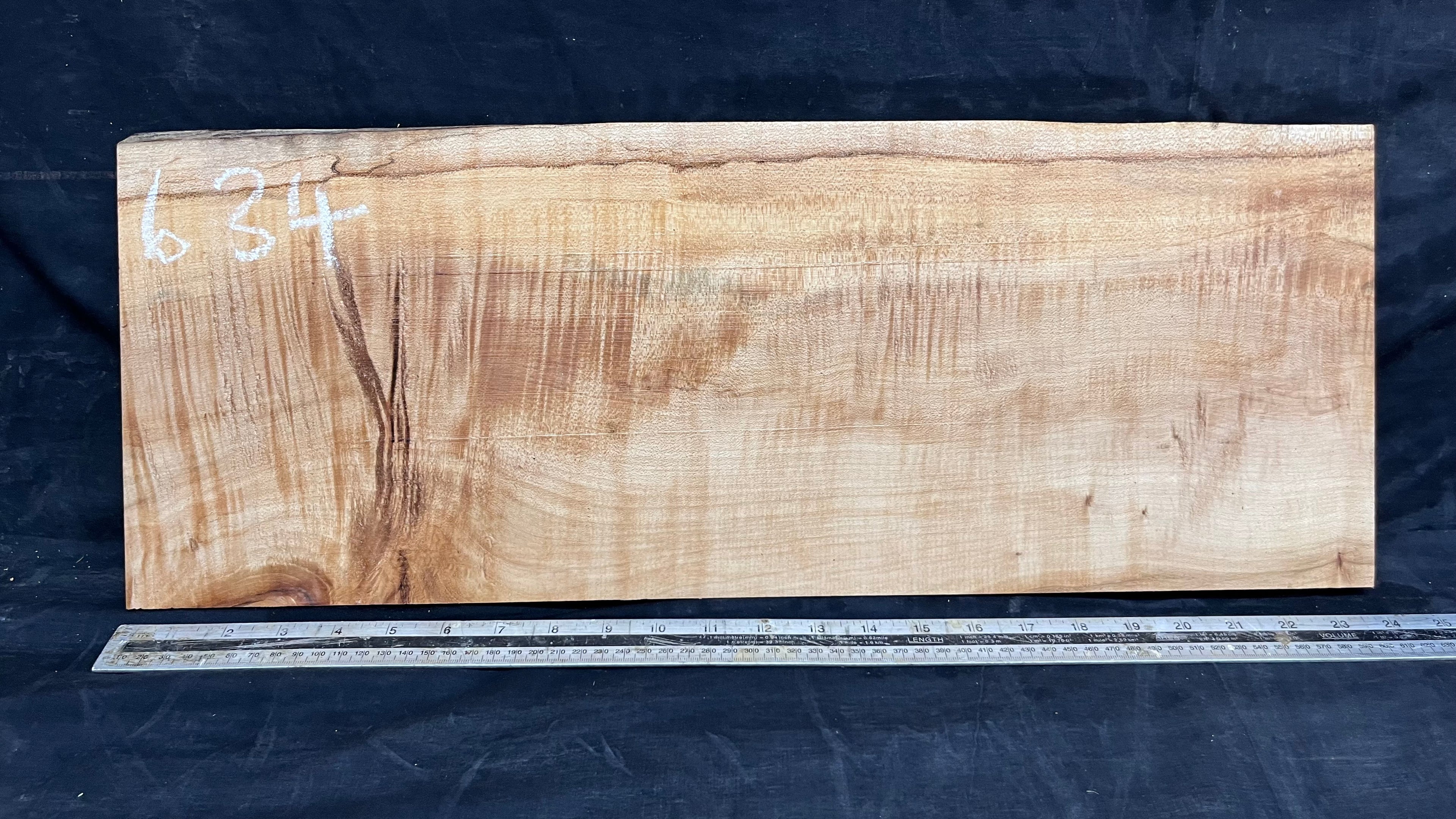 Rippled sycamore tone wood, guitar drop top 606 L x 231 W x 20 D mm     (634)