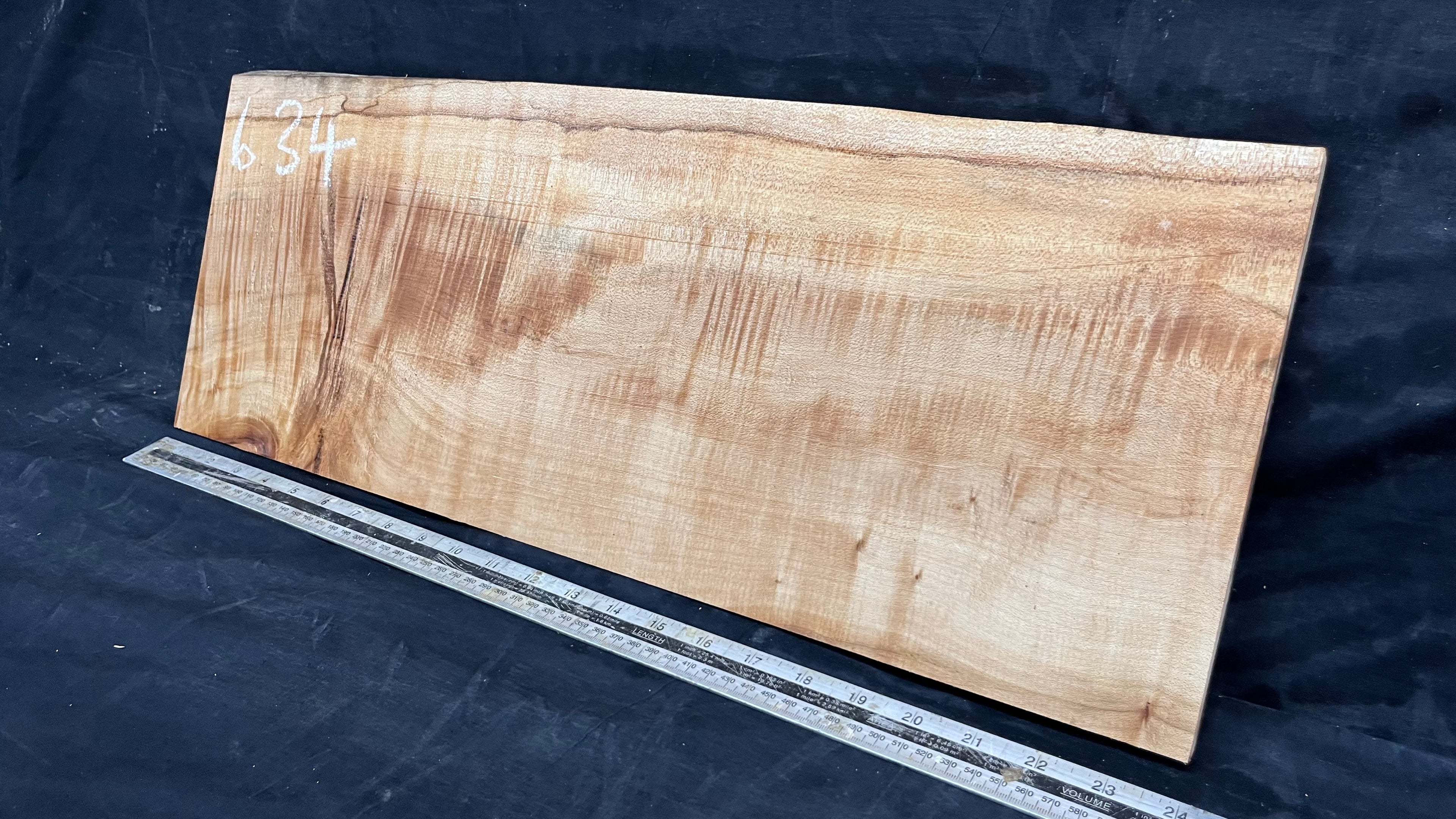 Rippled sycamore tone wood, guitar drop top 606 L x 231 W x 20 D mm     (634)