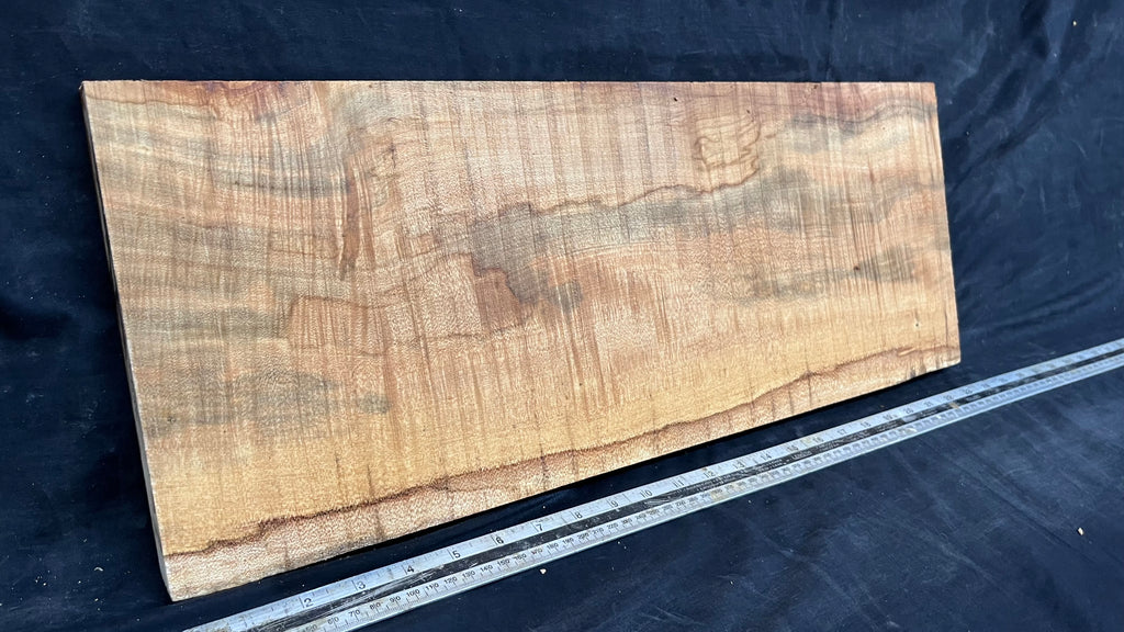 Rippled sycamore tone wood, guitar drop top 606 L x 231 W x 20 D mm     (634)