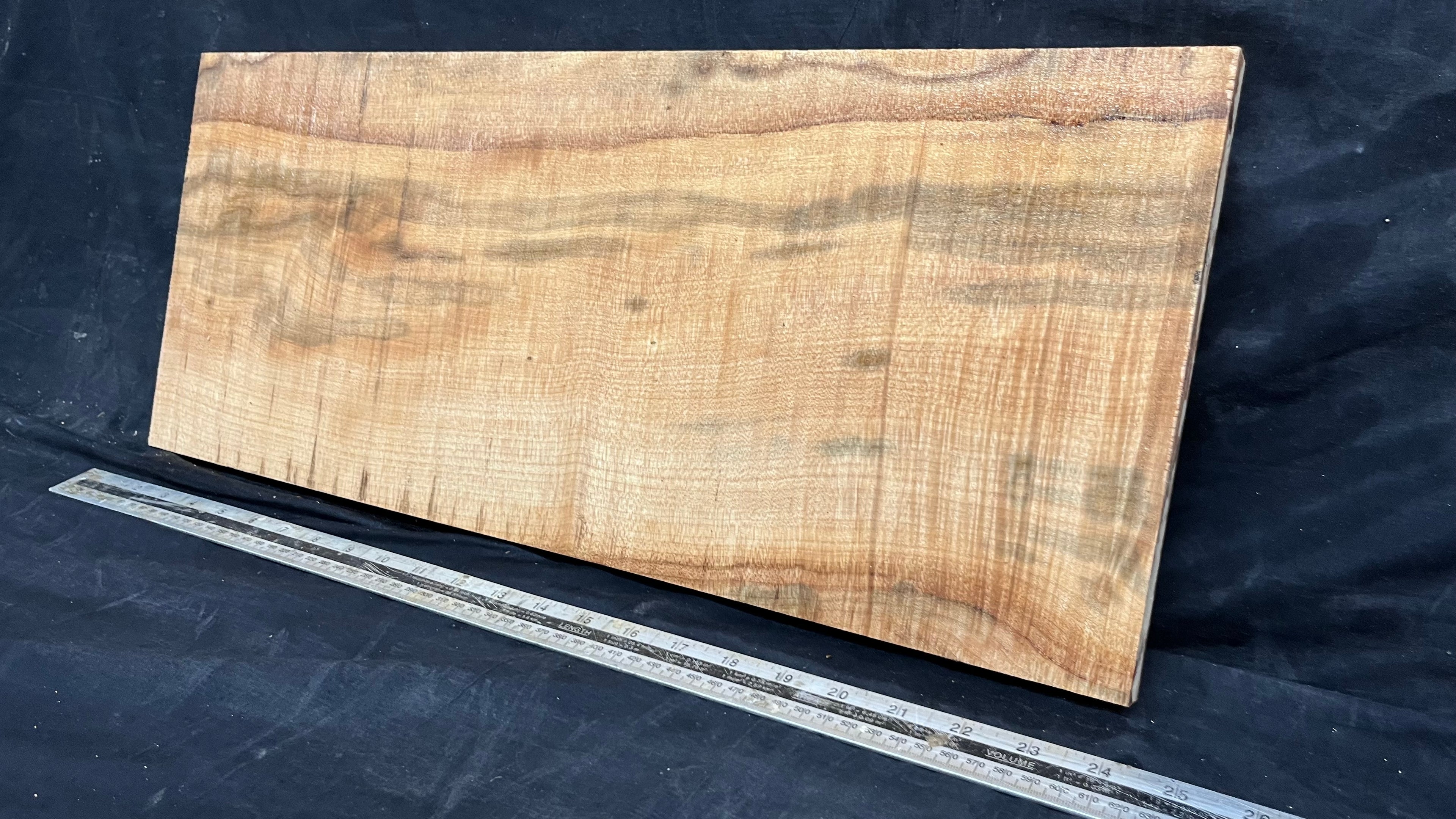 Rippled sycamore tone wood, guitar drop top 599 L x 248 W x 18 D mm     (635)