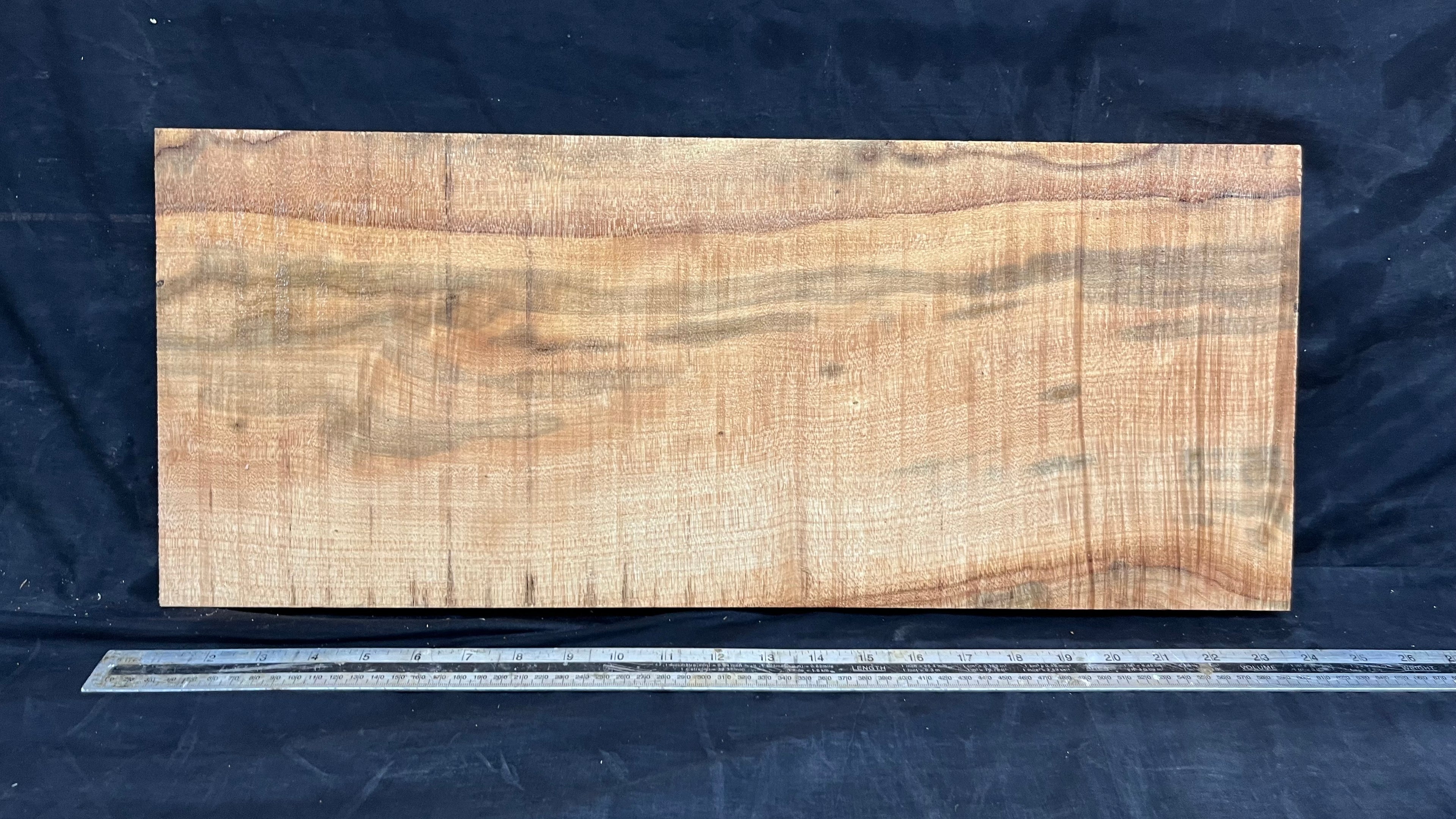 Rippled sycamore tone wood, guitar drop top 599 L x 248 W x 18 D mm     (635)