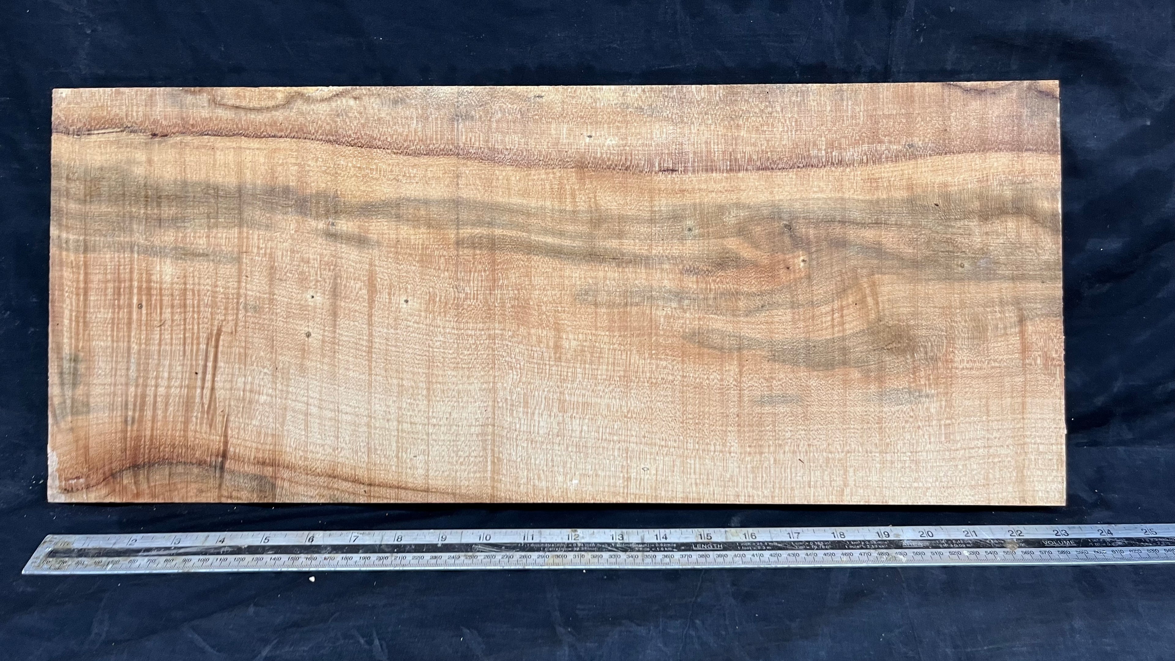 Rippled sycamore tone wood, guitar drop top 598 L x 247 W x 20 D mm     (636)