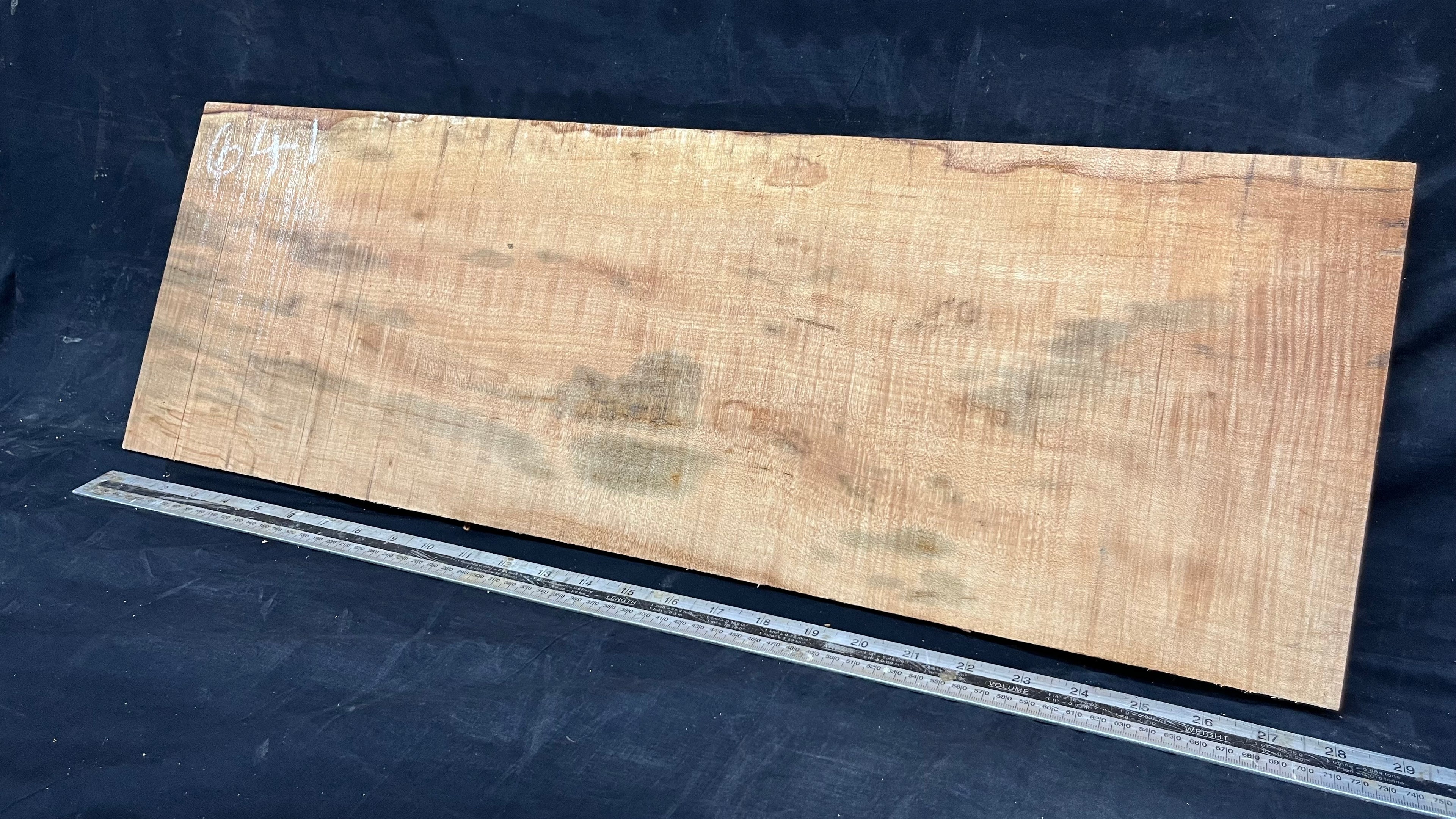 Rippled sycamore tone wood, guitar drop top 714 L x 237 W x 20 D mm     (641)