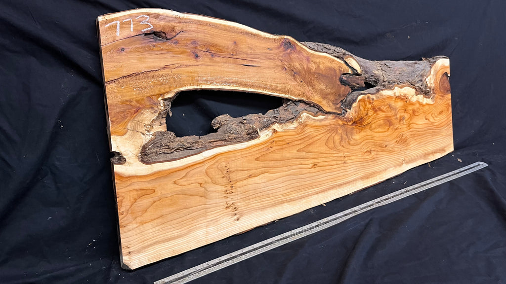 Coffee table top, yew, slab, board 1030 L x 448 W x 26 D mm    (773)