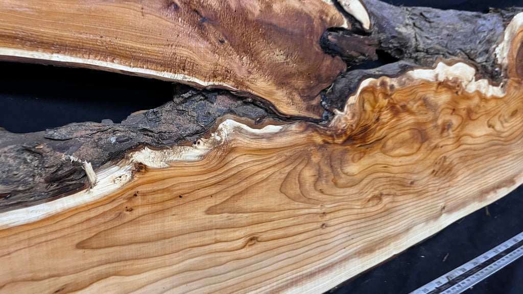 Coffee table top, yew, slab, board 1030 L x 448 W x 26 D mm    (773)