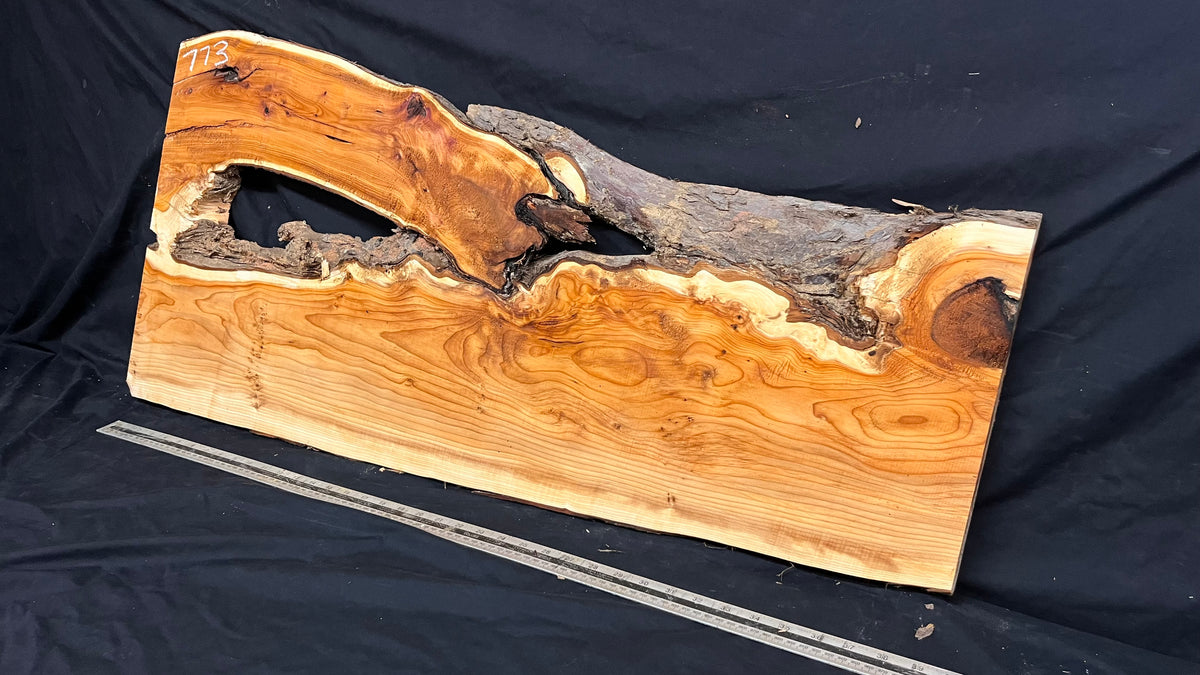 Coffee table top, yew, slab, board 1030 L x 448 W x 26 D mm    (773)