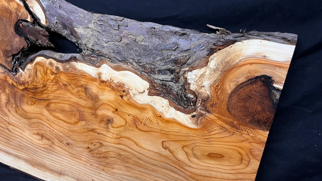Coffee table top, yew, slab, board 1030 L x 448 W x 26 D mm    (773)