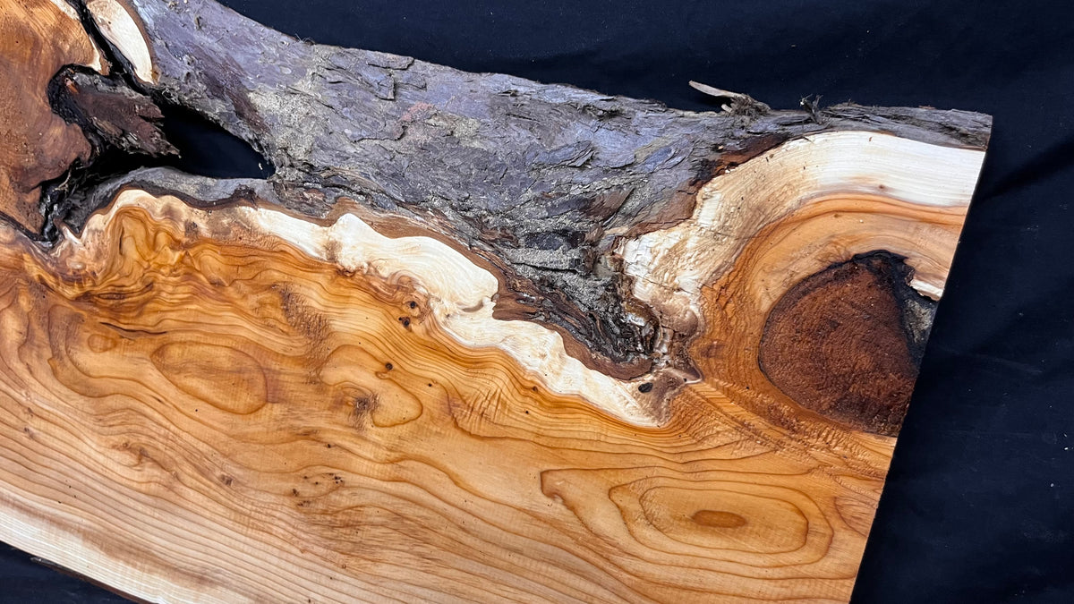 Coffee table top, yew, slab, board 1030 L x 448 W x 26 D mm    (773)