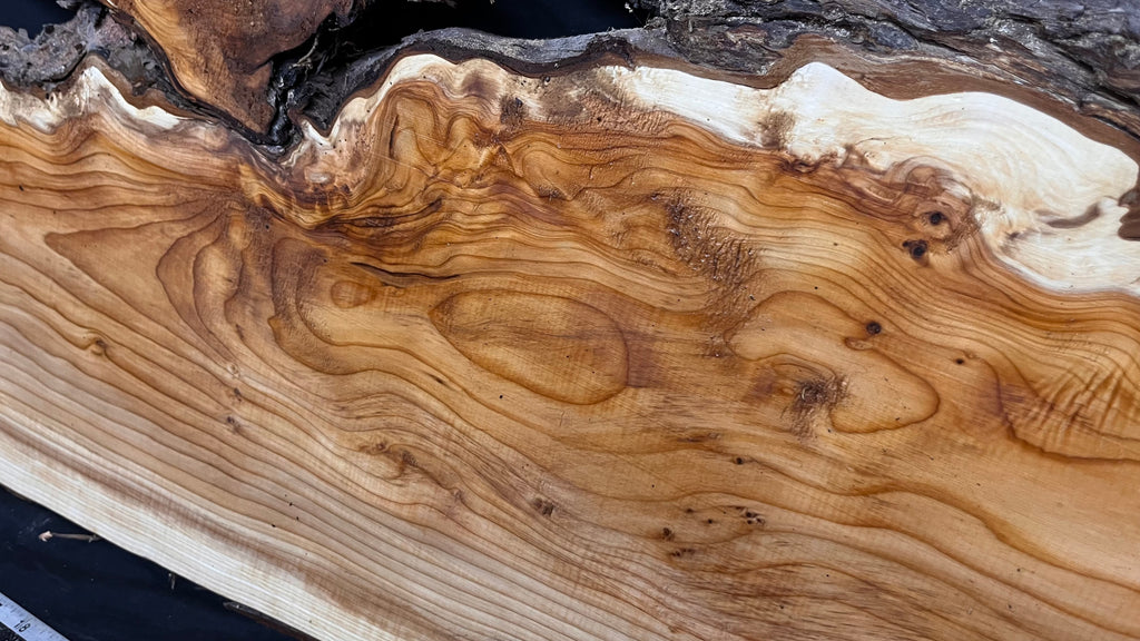 Coffee table top, yew, slab, board 1030 L x 448 W x 26 D mm    (773)