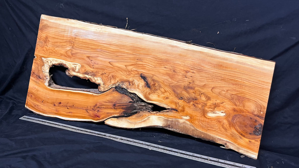 Coffee table top, yew, slab, board 1030 L x 448 W x 26 D mm    (773)