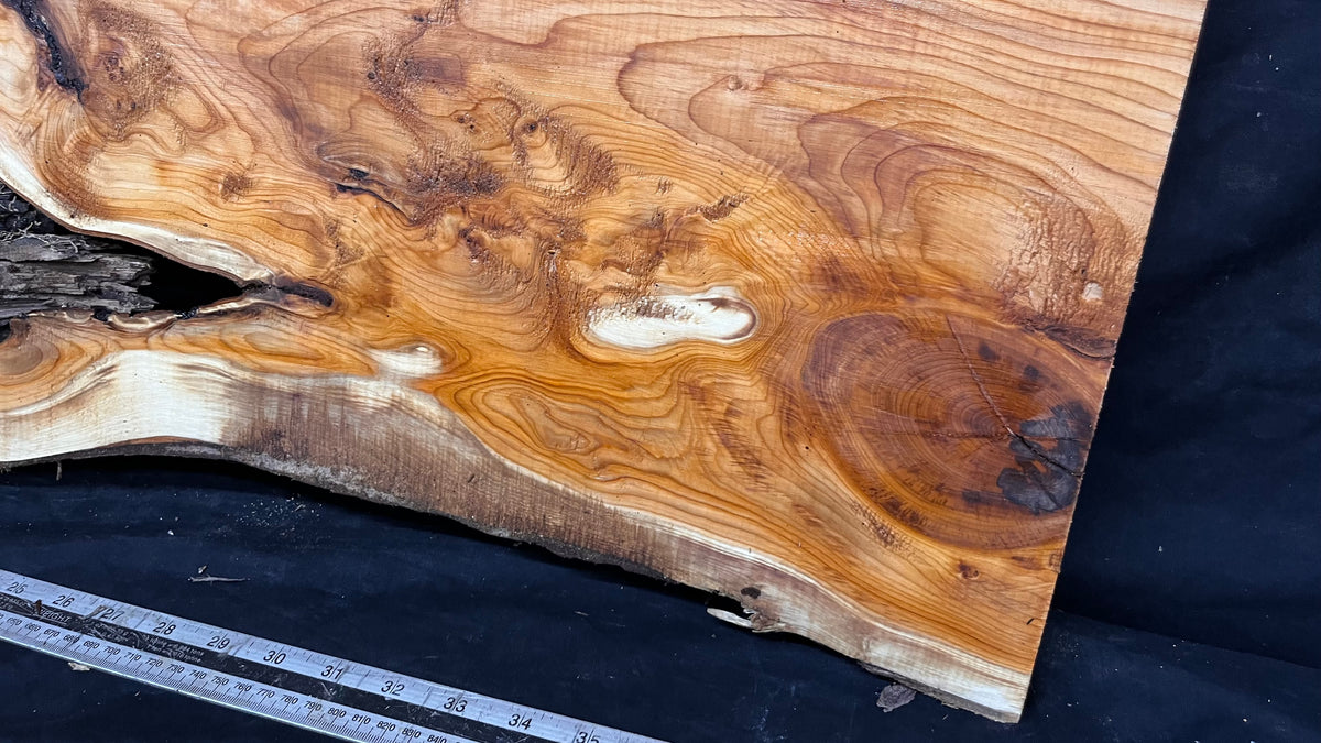 Coffee table top, yew, slab, board 1030 L x 448 W x 26 D mm    (773)