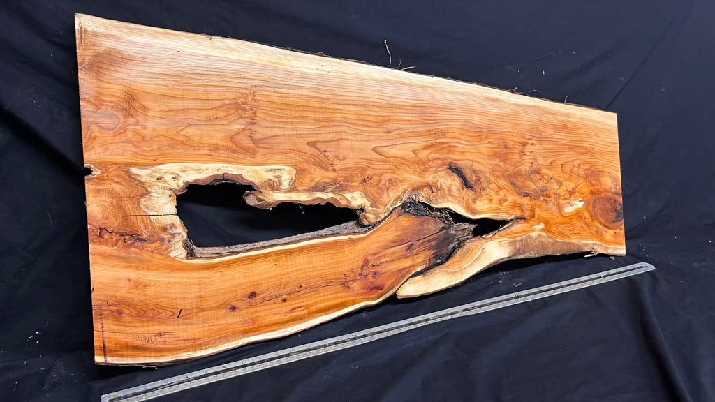 Coffee table top, yew, slab, board 1030 L x 448 W x 26 D mm    (773)