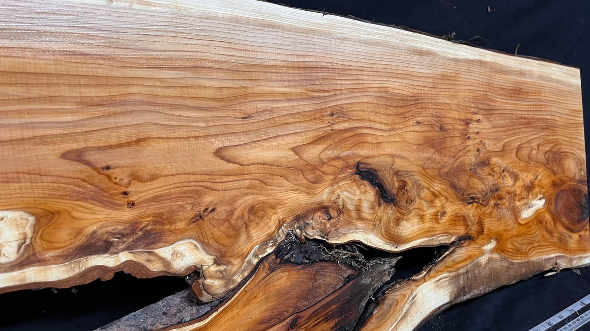Coffee table top, yew, slab, board 1030 L x 448 W x 26 D mm    (773)