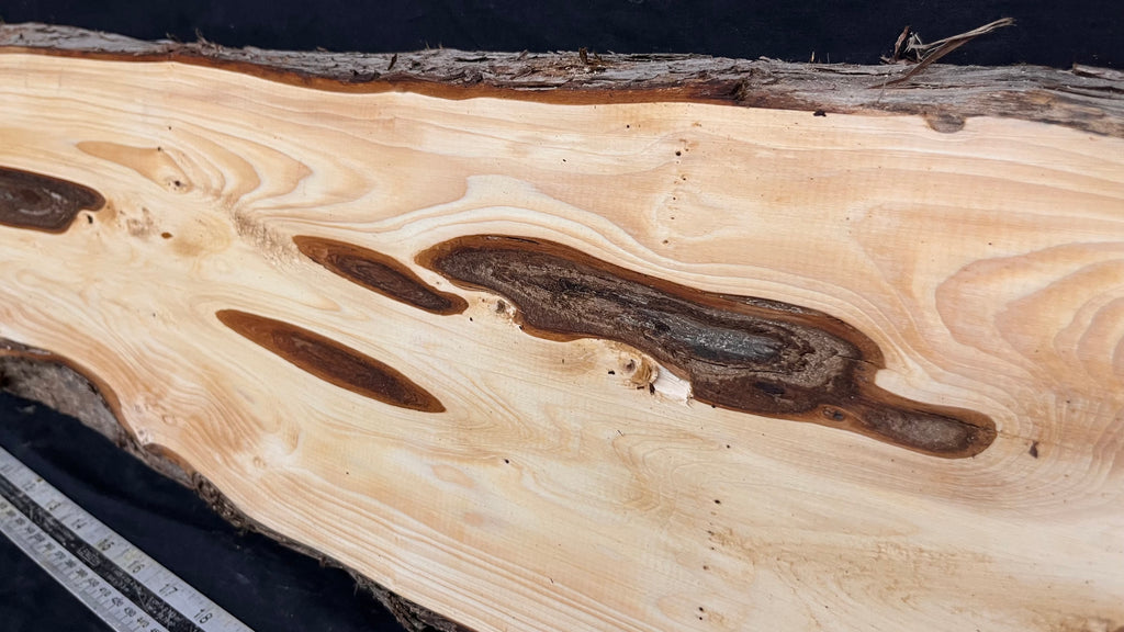 Yew, slab, shelf, mantle, board 818 L x 211 W x 28 D mm    (778)