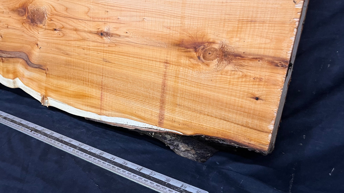 Coffee table top, pippy yew, slab, board 1092 L x 397 W x 43 D mm    (781)