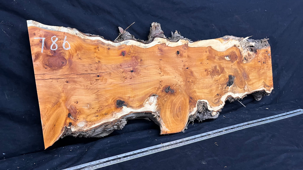Coffee table top, yew, slab, board 908 L x 364 W x 46 D mm    (786)