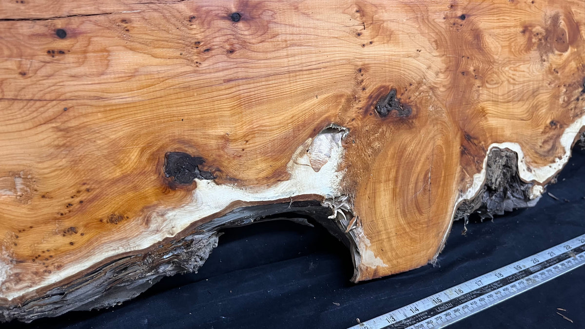 Coffee table top, yew, slab, board 908 L x 364 W x 46 D mm    (786)