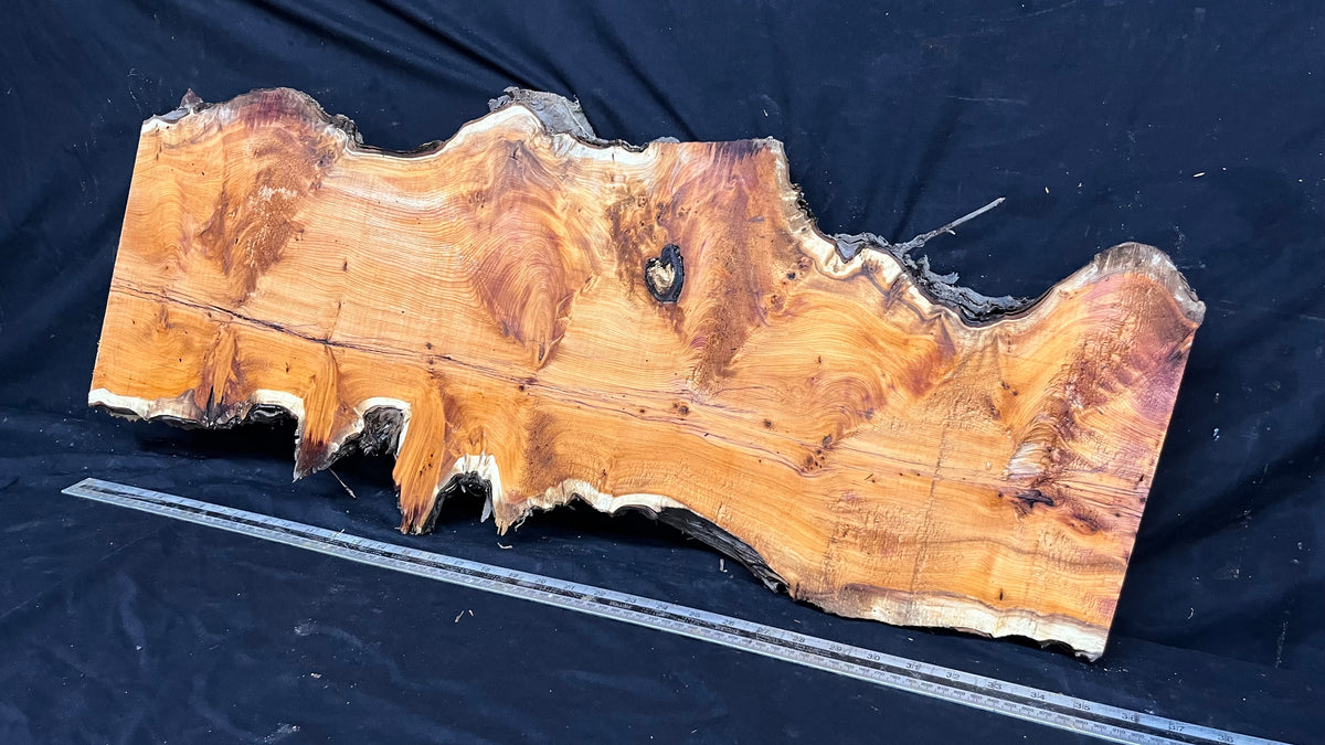 Coffee table top, yew, slab, board 908 L x 364 W x 46 D mm    (786)