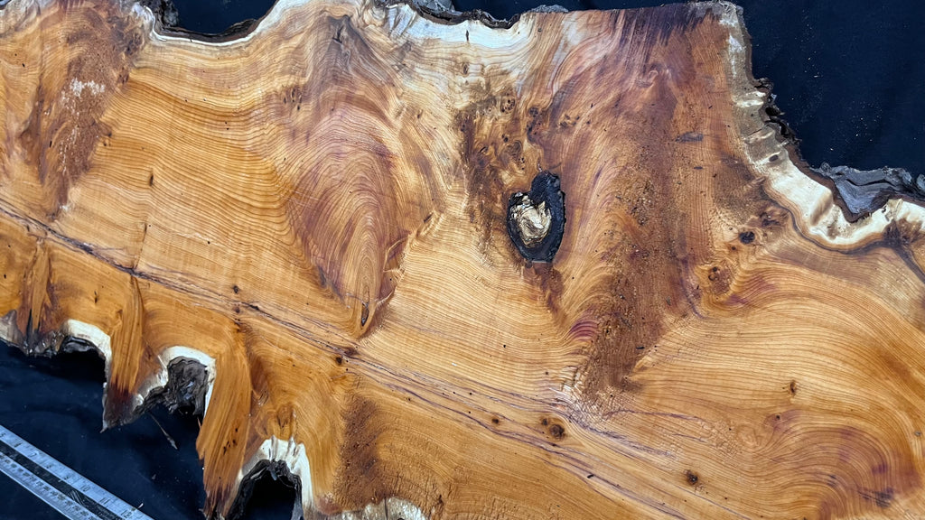 Coffee table top, yew, slab, board 908 L x 364 W x 46 D mm    (786)