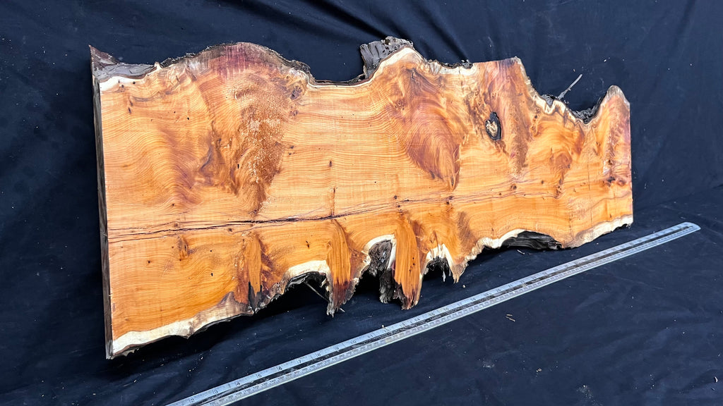 Coffee table top, yew, slab, board 908 L x 364 W x 46 D mm    (786)