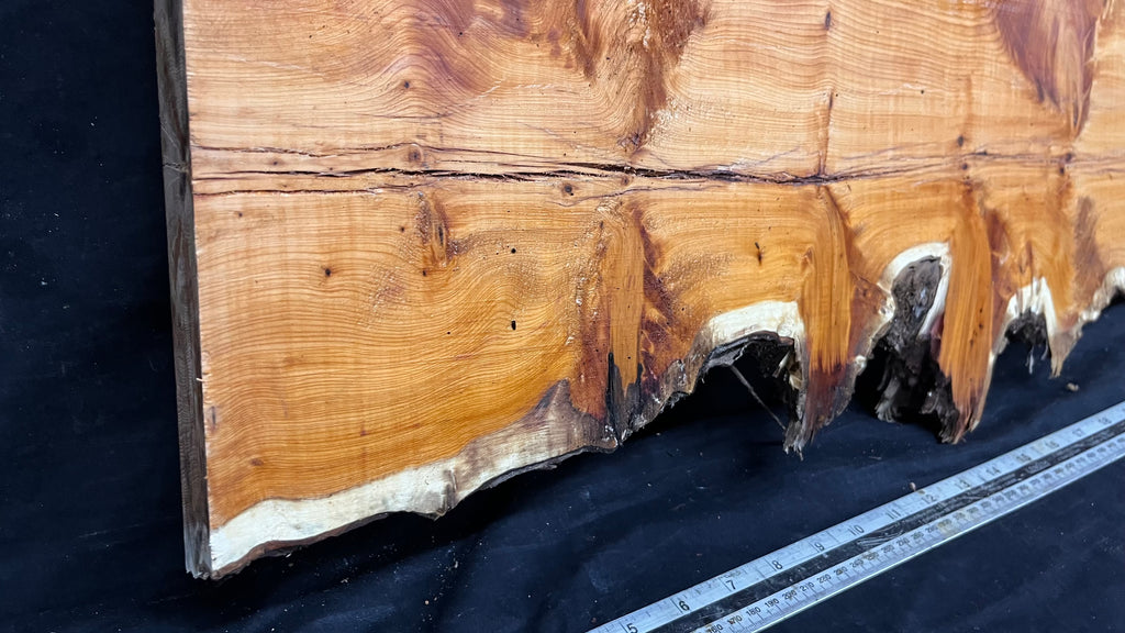 Coffee table top, yew, slab, board 908 L x 364 W x 46 D mm    (786)
