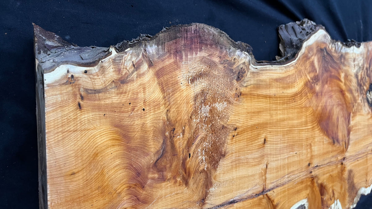 Coffee table top, yew, slab, board 908 L x 364 W x 46 D mm    (786)