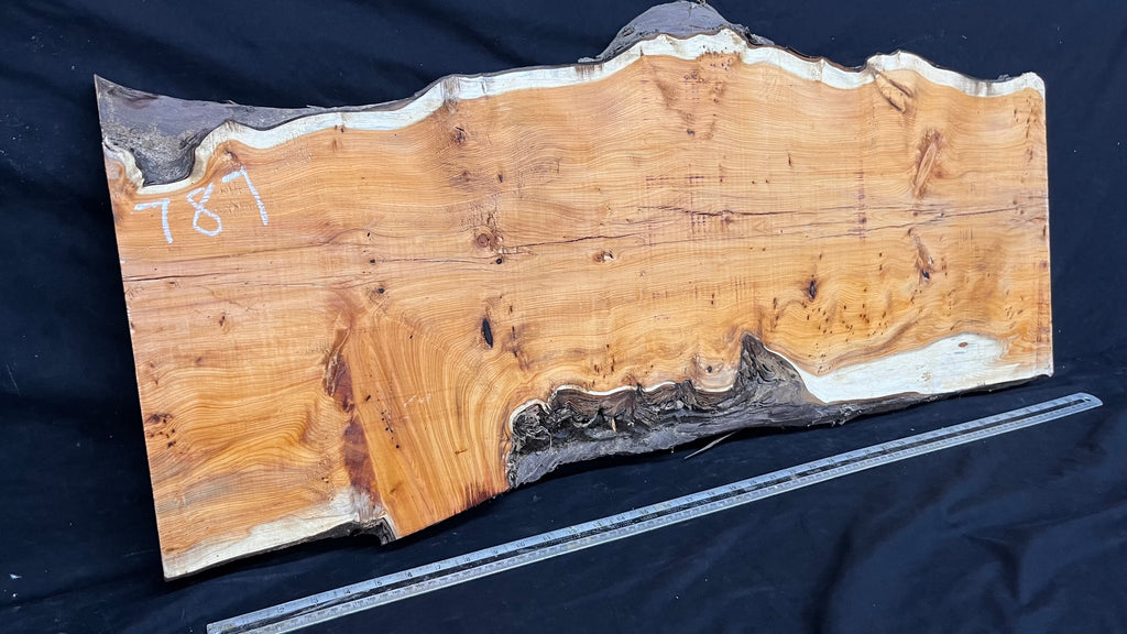 Coffee table top, yew, slab, board 1013 L x 431 W x 46 D mm    (787)