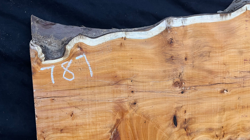 Coffee table top, yew, slab, board 1013 L x 431 W x 46 D mm    (787)