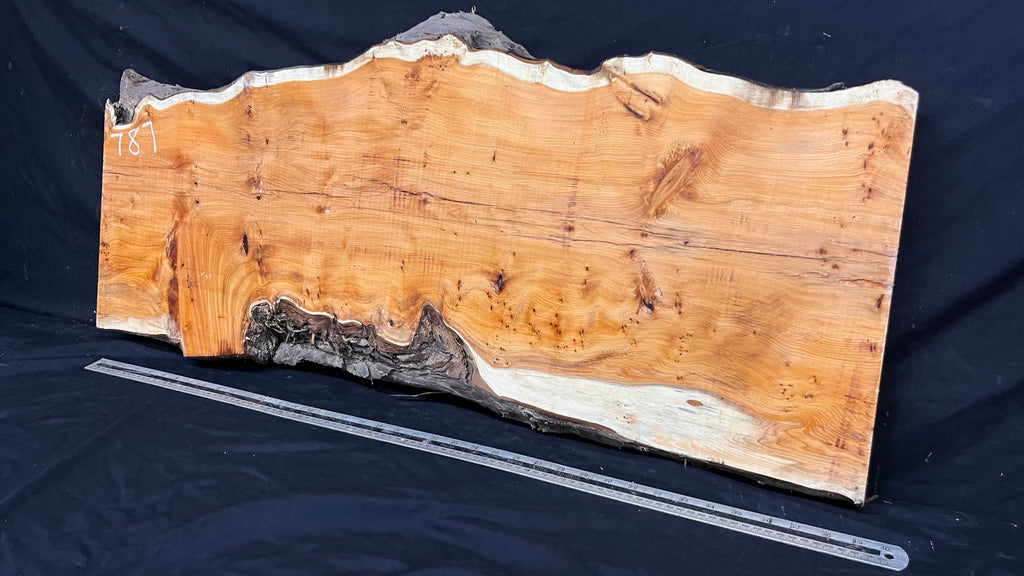 Coffee table top, yew, slab, board 1013 L x 431 W x 46 D mm    (787)