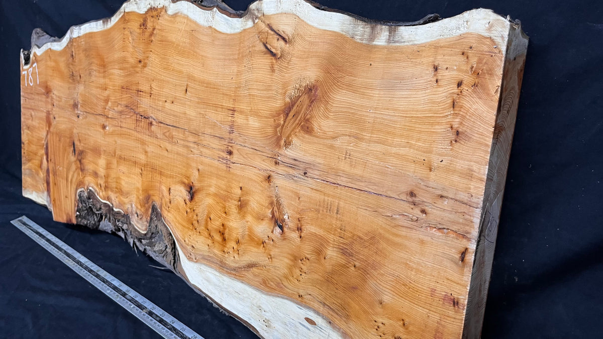 Coffee table top, yew, slab, board 1013 L x 431 W x 46 D mm    (787)