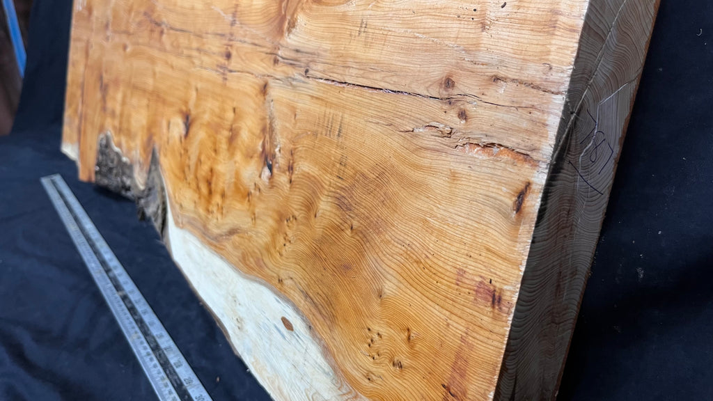 Coffee table top, yew, slab, board 1013 L x 431 W x 46 D mm    (787)