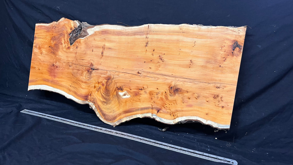 Coffee table top, yew, slab, board 1013 L x 431 W x 46 D mm    (787)