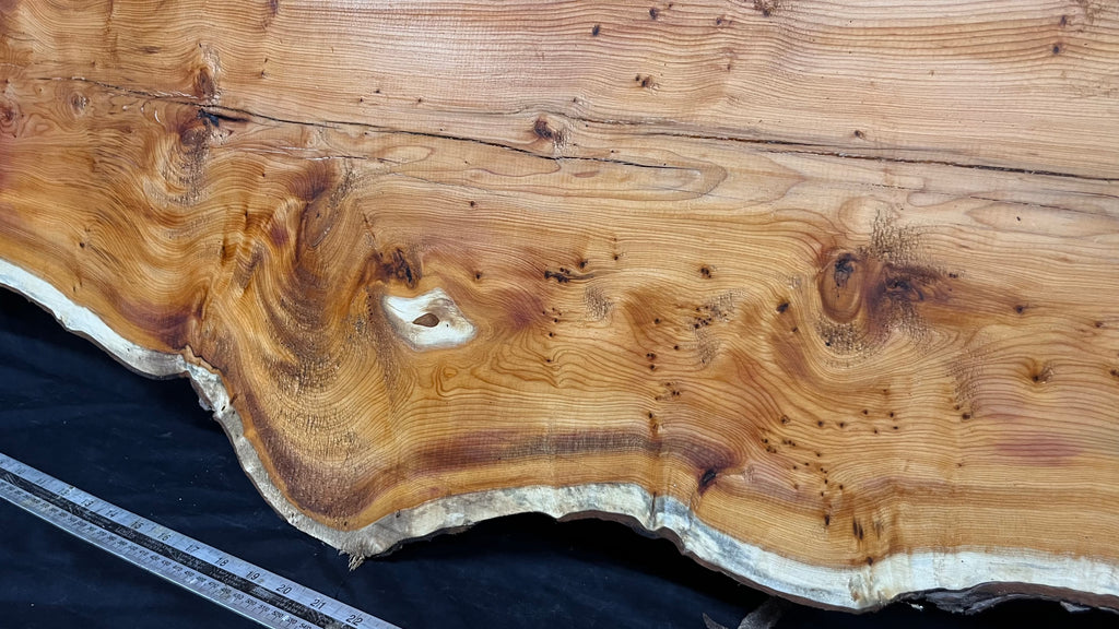 Coffee table top, yew, slab, board 1013 L x 431 W x 46 D mm    (787)