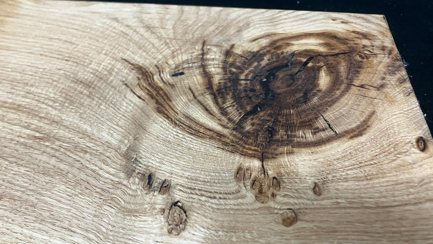 Medium size oak hardwood chopping board  (914)