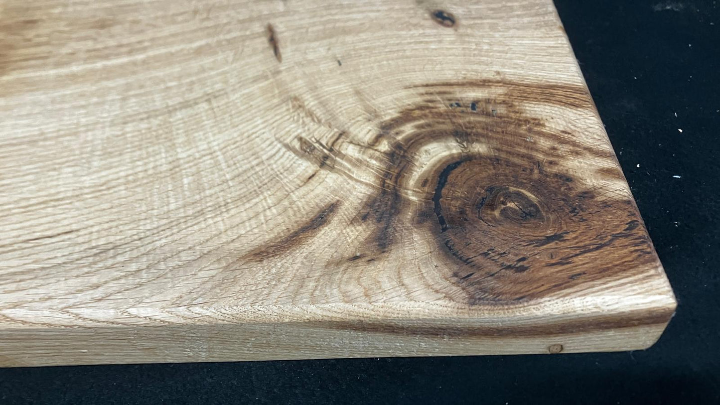 Medium size oak hardwood chopping board  (914)